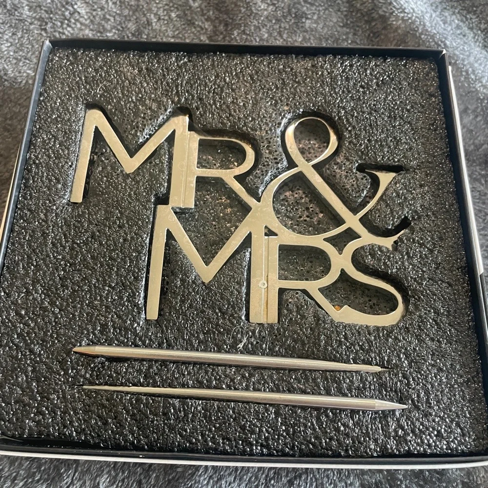 Silver MR & MRS Cake Topper